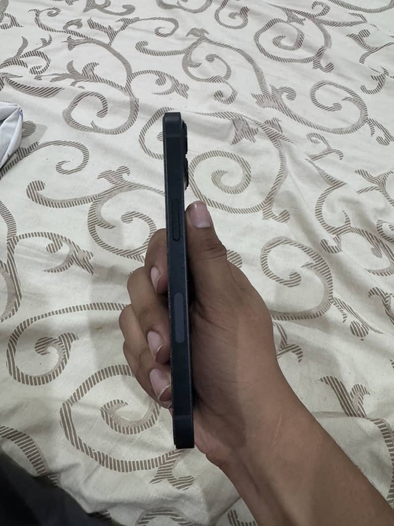 Iphone 13 4