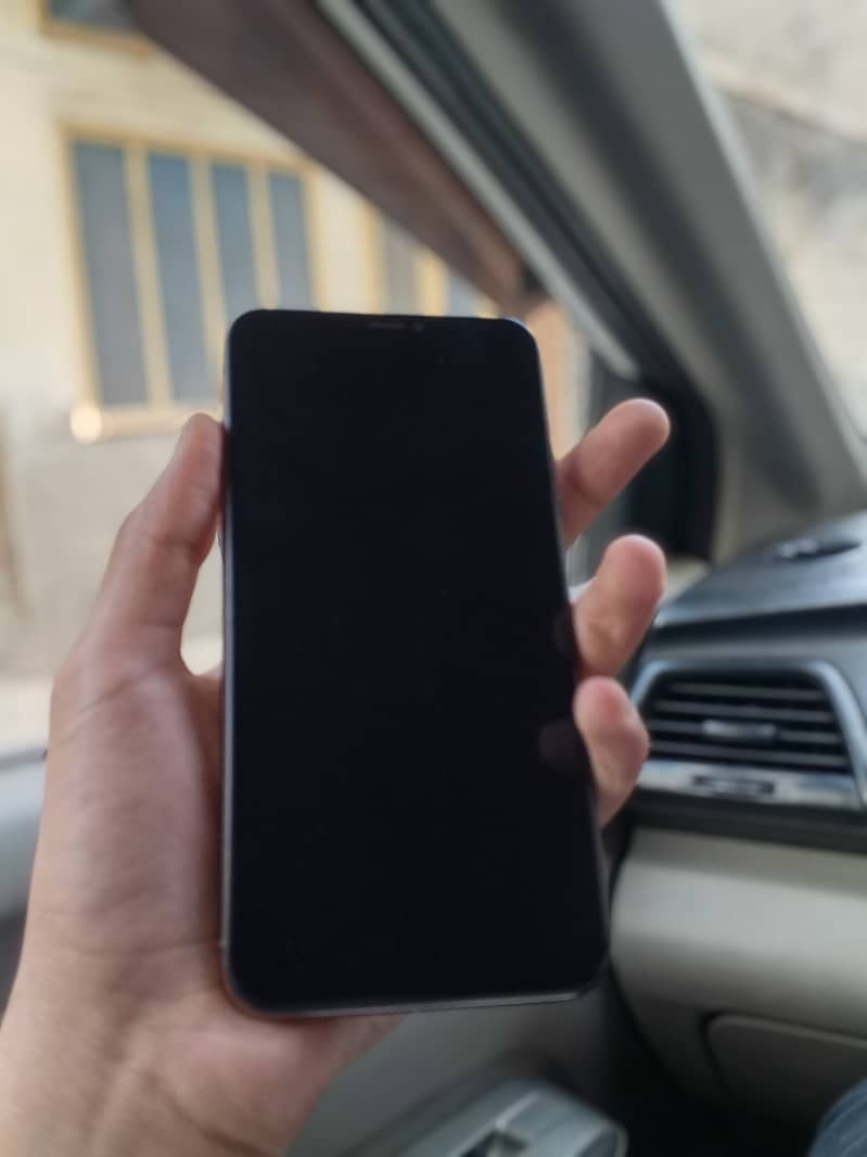 iPhone XS Max 1