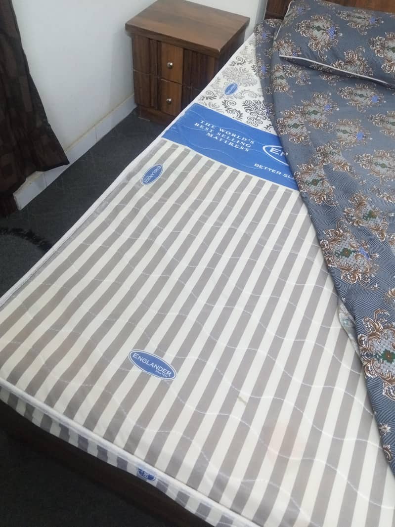 bed with matrees 0