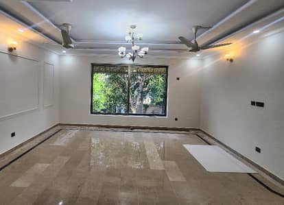 Prime Location 40x80 Upper Portion
