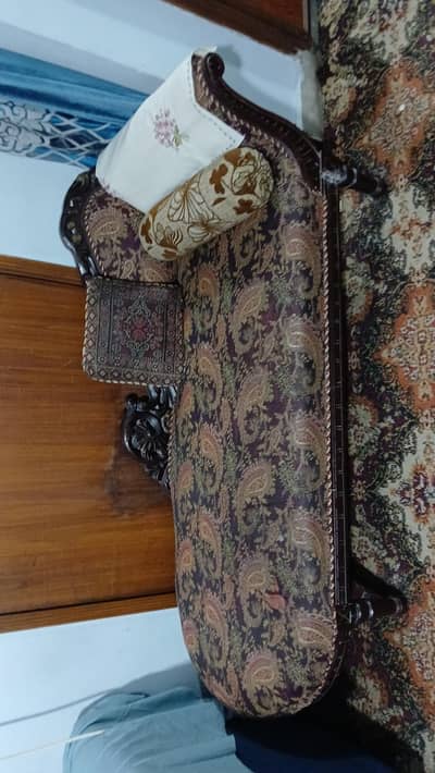 dewan for sale in good condition