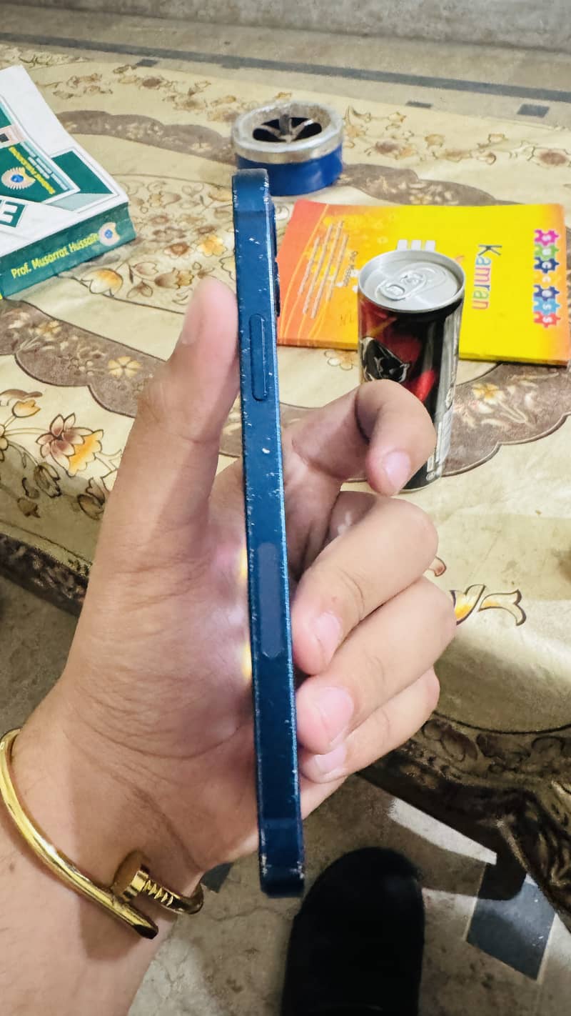 Apple iPhone 12 3