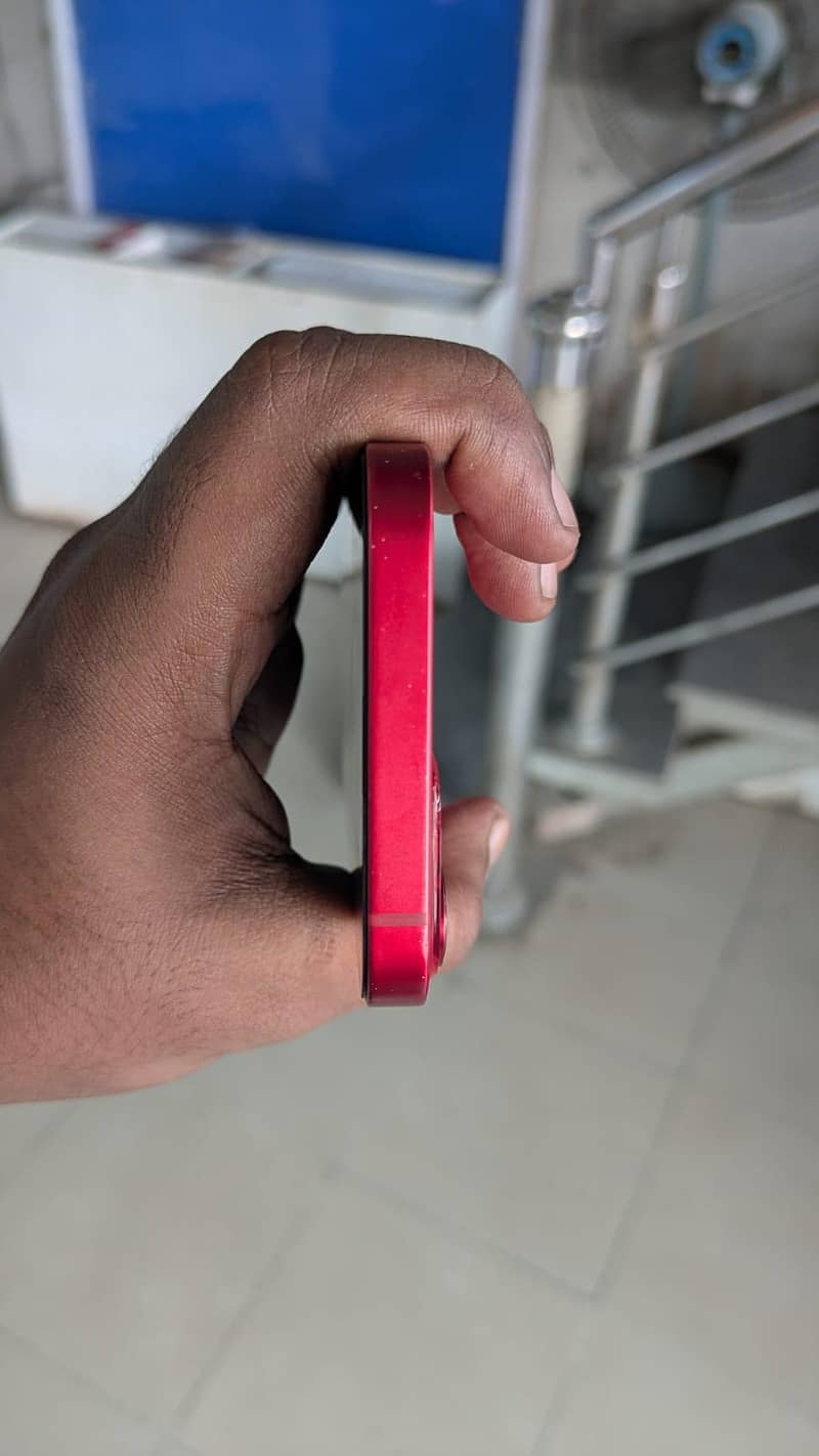 iPhone 13 4