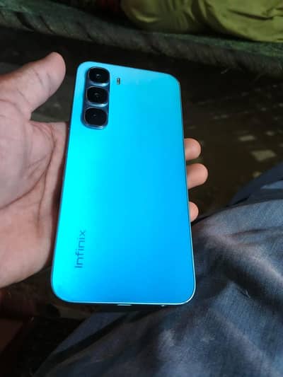Infinix hot 60 pro condition 10/9 with box charger