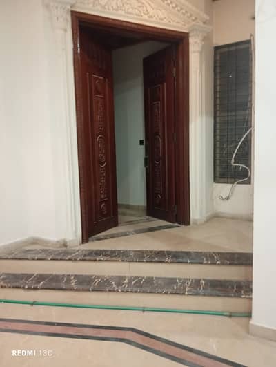 WELL MAINTANED GROUND FLOOR 3BED DD 400SQ YARD FOR RENT