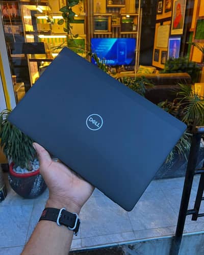 Dell Core i7 7th Generation (Ram 8GB + SSD 256GB) IPS Display Full HD