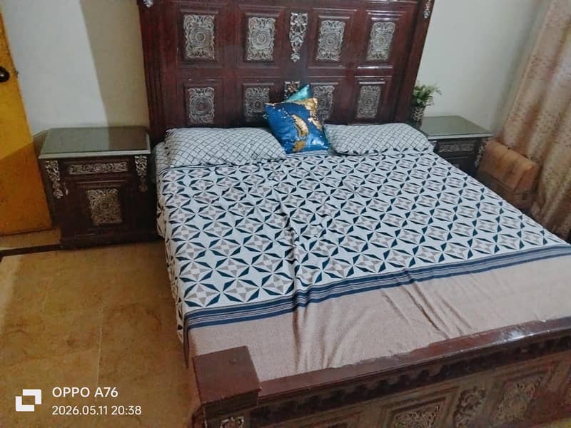 bed with side tables 0