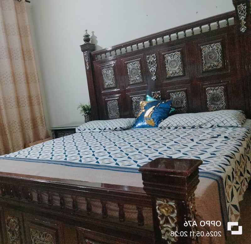 bed with side tables 3