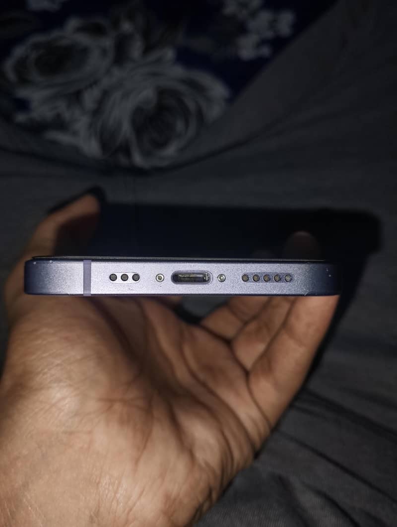 iPhone 12 4