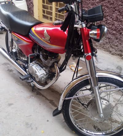 Honda CG 125cc urgent for sale ( model 2010 ) WhatsApp,,03288088260