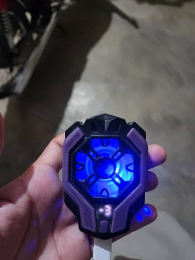 LZ-F28 mobile phone gaming cooler  -3°C Fast cooling back clip fan.