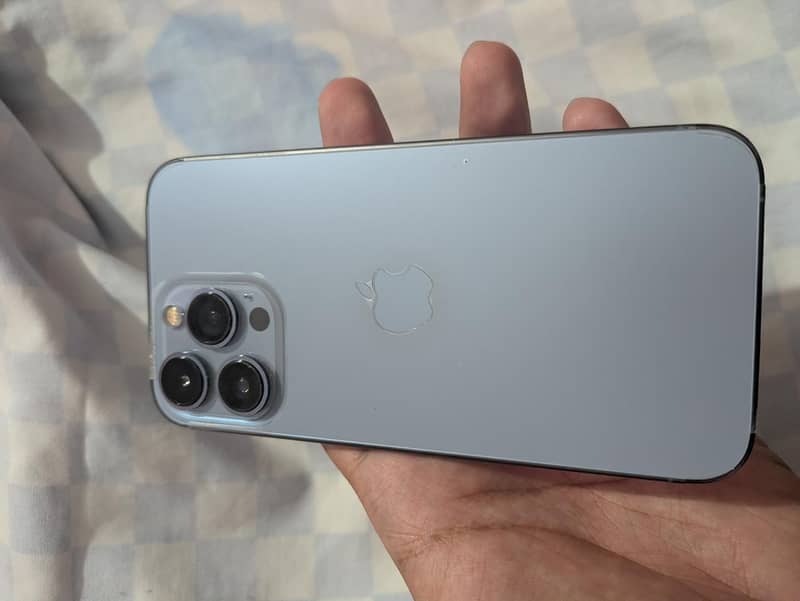 Apple iPhone 13 Pro 1