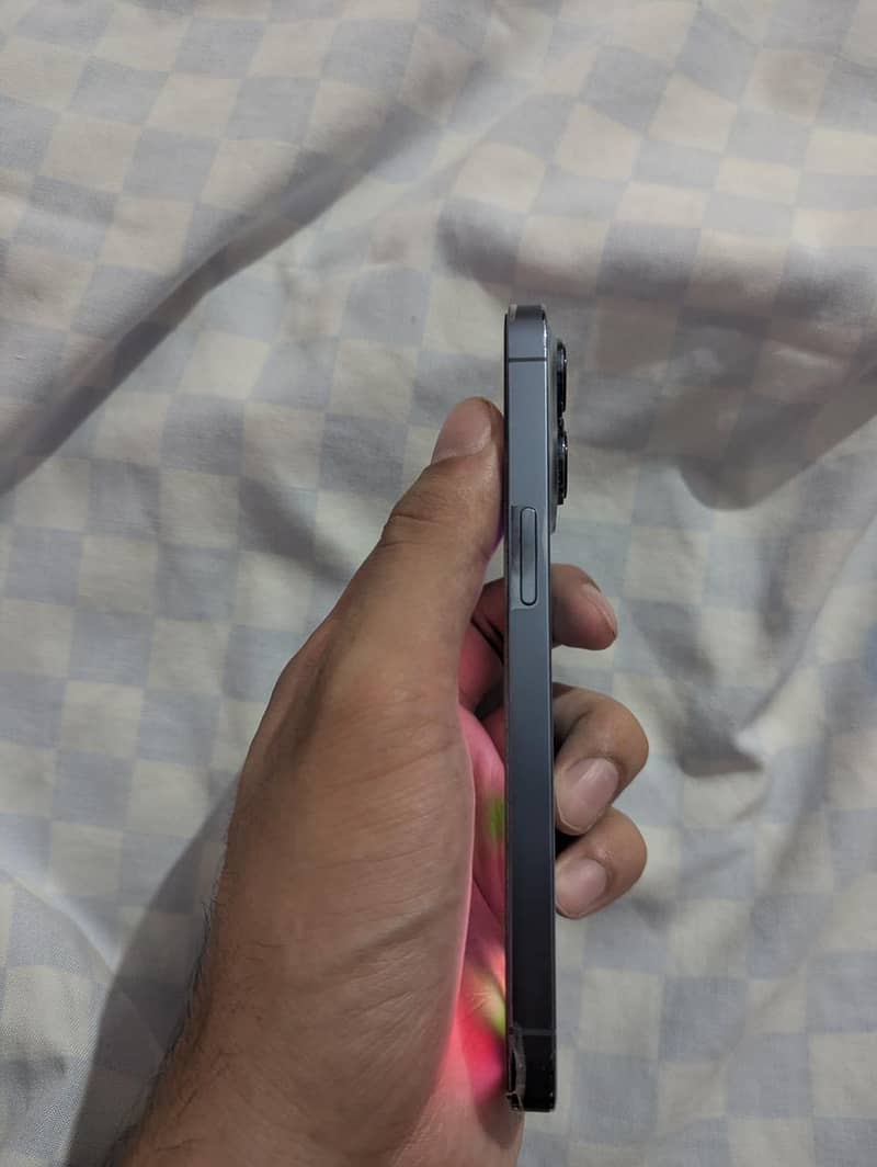 Apple iPhone 13 Pro 4