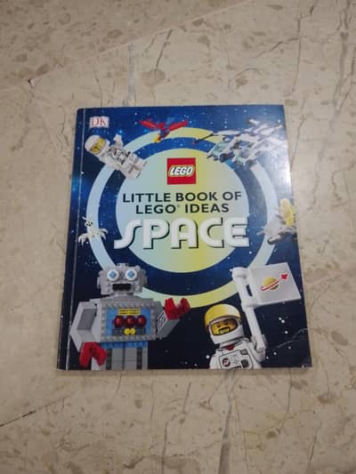 Lego book Very slightly used ( only opened )