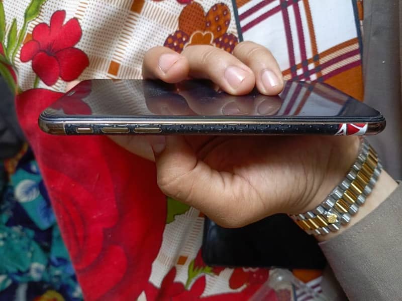 IPHONE XS MAX 4