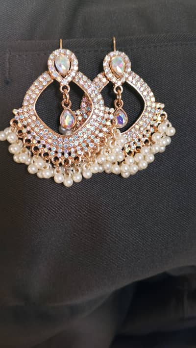 Pair of earrings