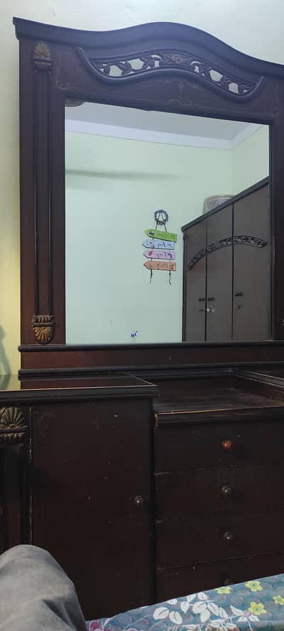 DRESSER