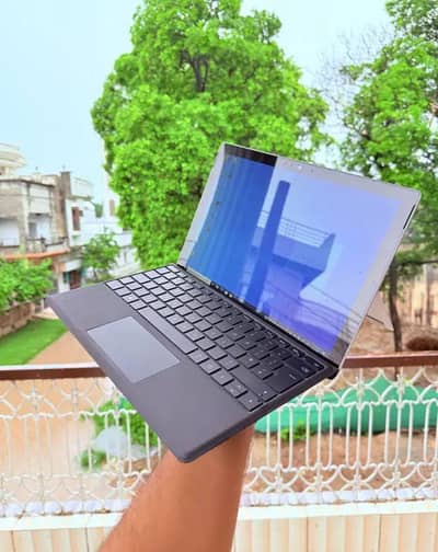Microsoft surface pro 5 core i5-7 generation 8 gb ram 256 gb SSD.