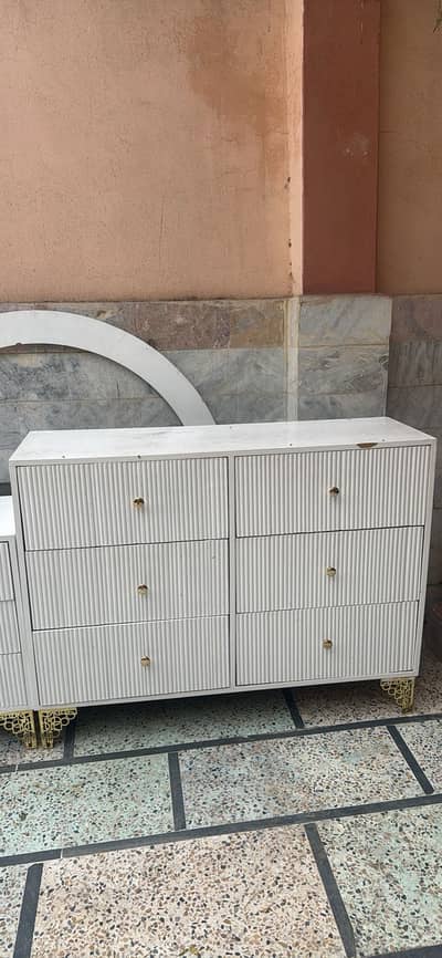 Dressers and drawers