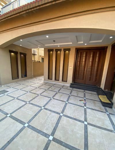 Prime Location 10 Marla House for Rent | Sector C Bahria Town Lahore