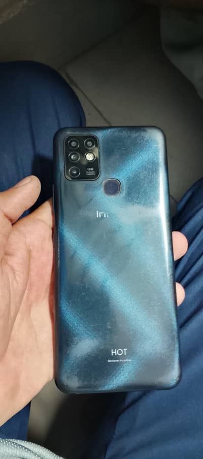 Infinix Hot 10 .
