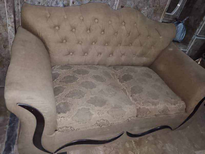 4 seater sofa. . . 2