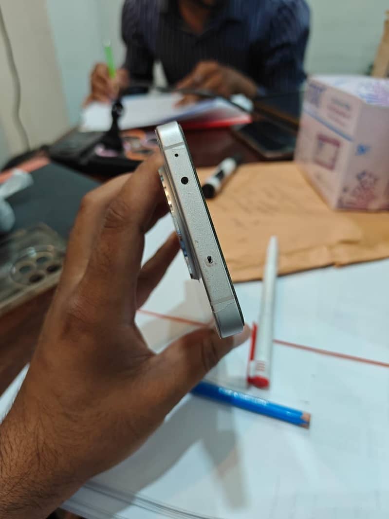 OnePlus 13R 1