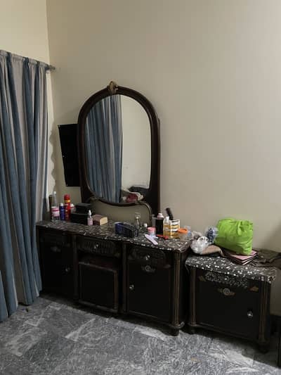 Bed with 2 side tables and dressing