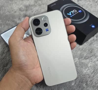 Vivo V70 5g 12/512 Complete Box Urgent Sale Connect What s App Number