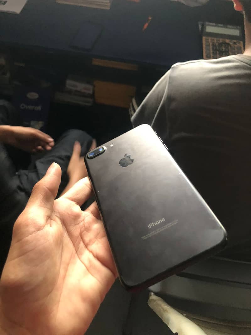 Apple iPhone 7 Plus 0