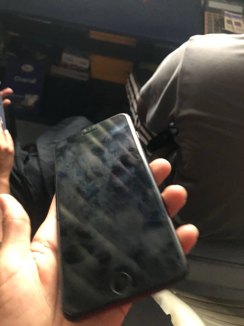 Apple iPhone 7 Plus 3