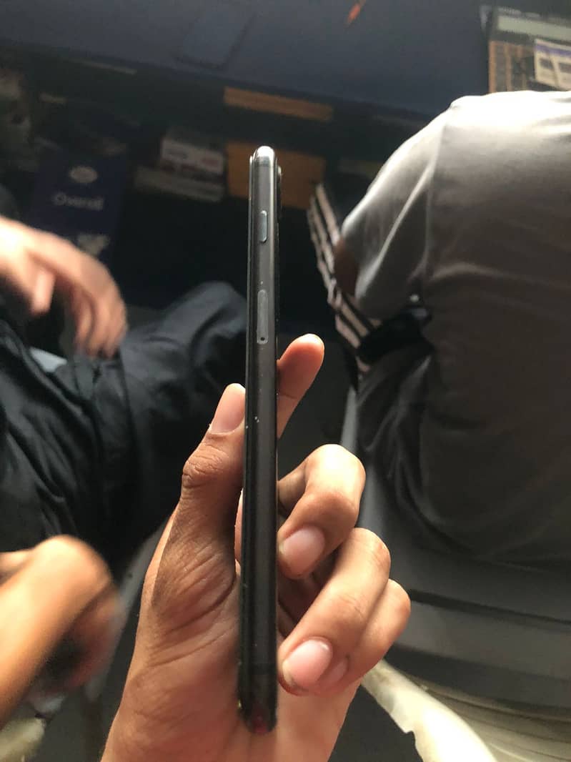 Apple iPhone 7 Plus 4
