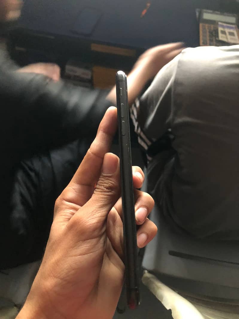 Apple iPhone 7 Plus 5