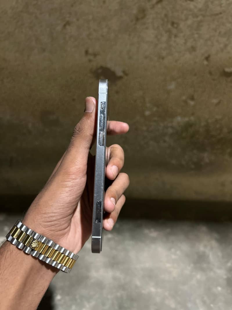 Iphone 12pro 1