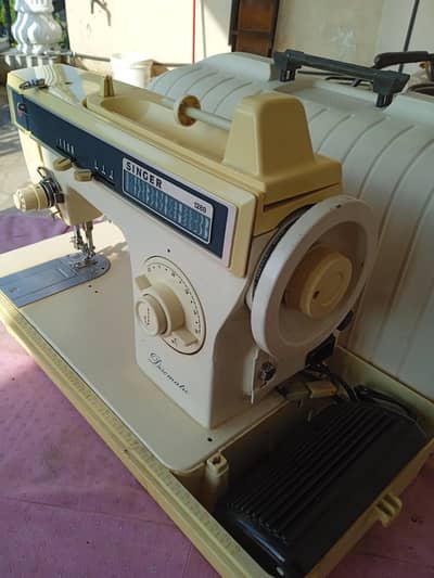 Electrical sewing machine 42 functions Singer company
