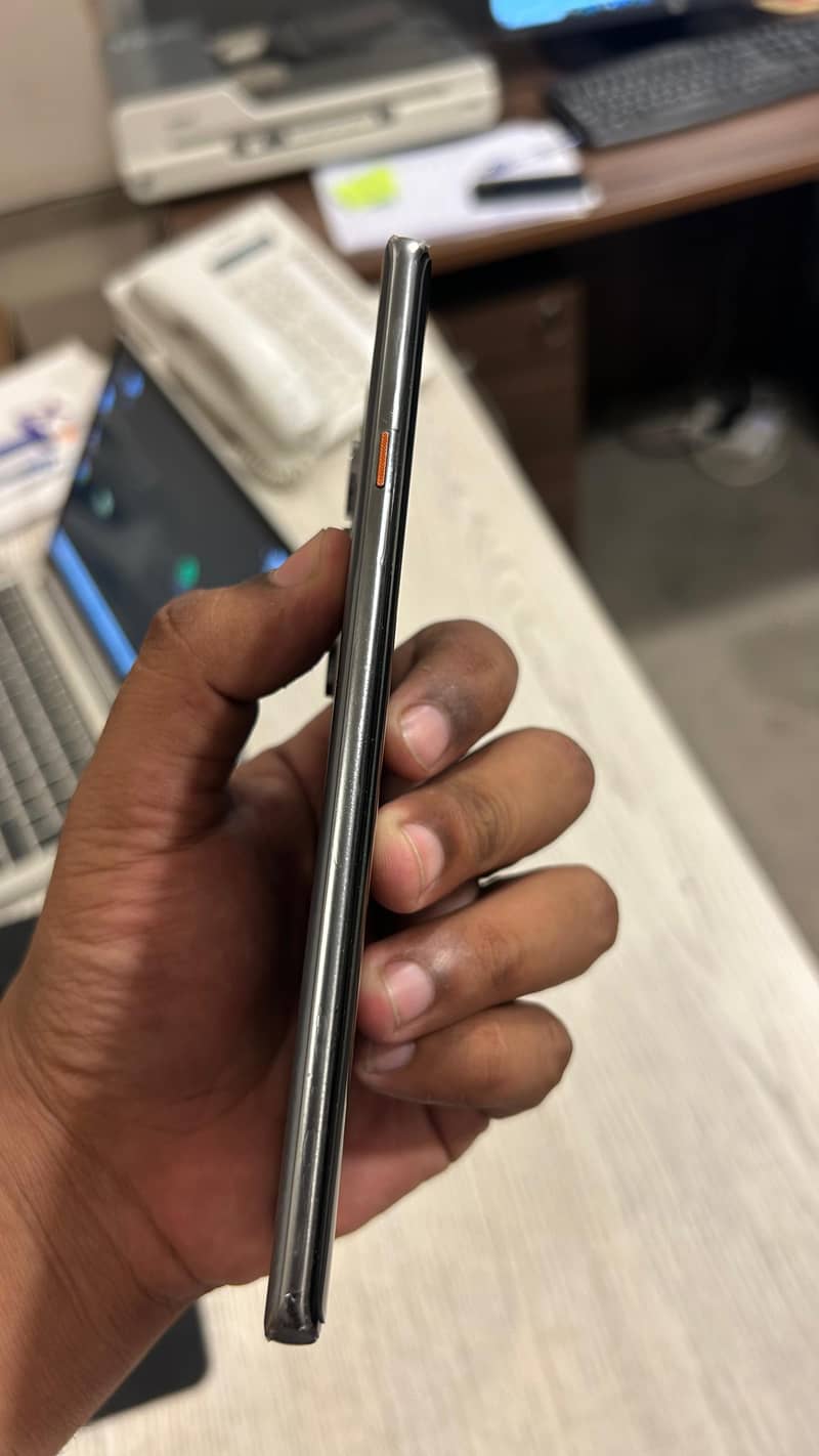 Techno Camon 40 Pro with box 4