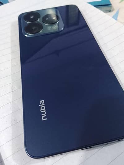 ZTE nubia V60 design