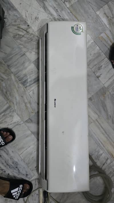Gree 1.5 ton non-inverter Air Conditioner