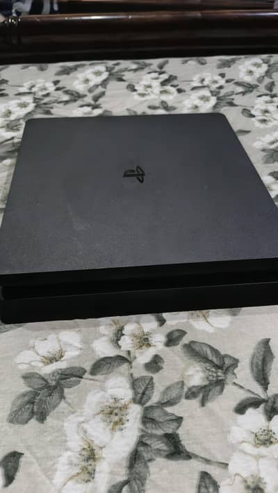 ps4 for urgent sale please serious buyer only contact karey