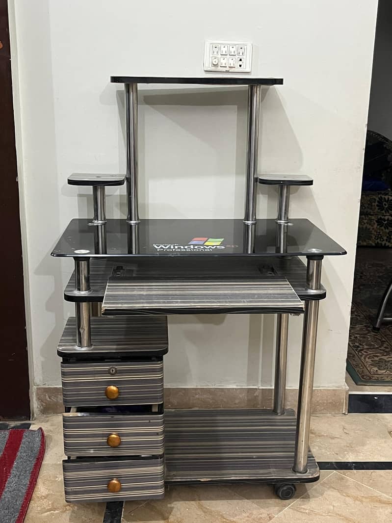 COMPUTER TROLLY 1