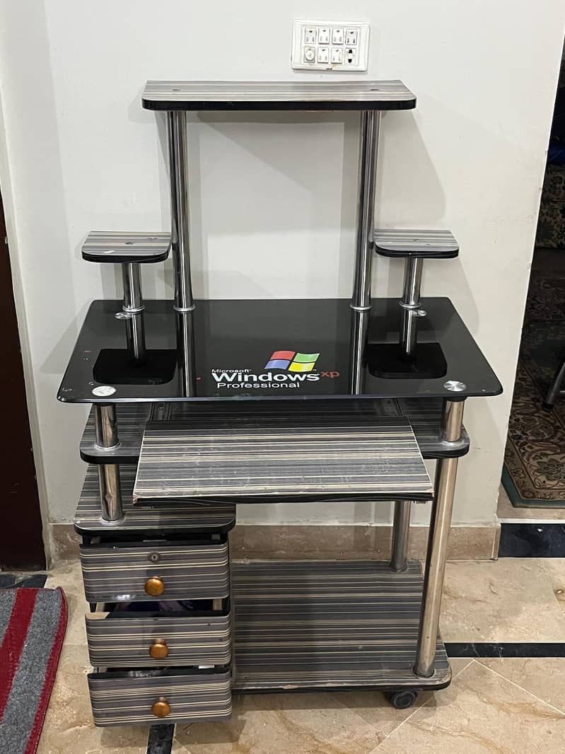 COMPUTER TROLLY 2