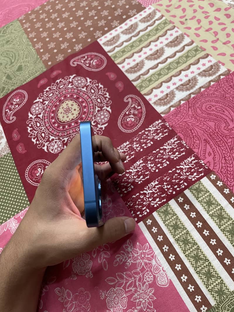 iPhone 13 7