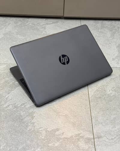 Hp UltraSlim Core i5 8th Generation 8GB Ram DDR4 / 128GB SSD M. 2