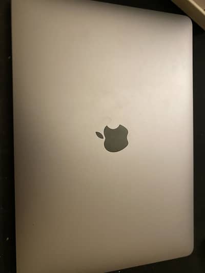 Macbook Pro M1 8/256, Silver  13”