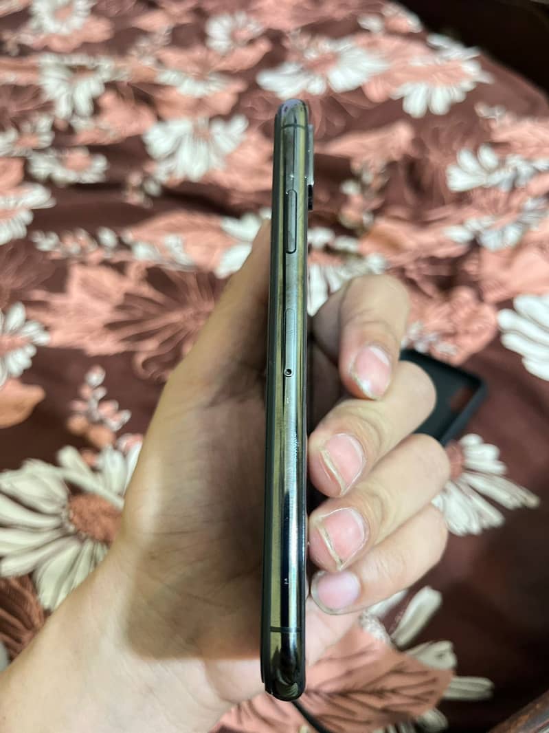 iPhone X 4
