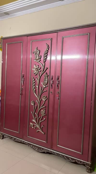 Premium carved bedroom furniture for Sale