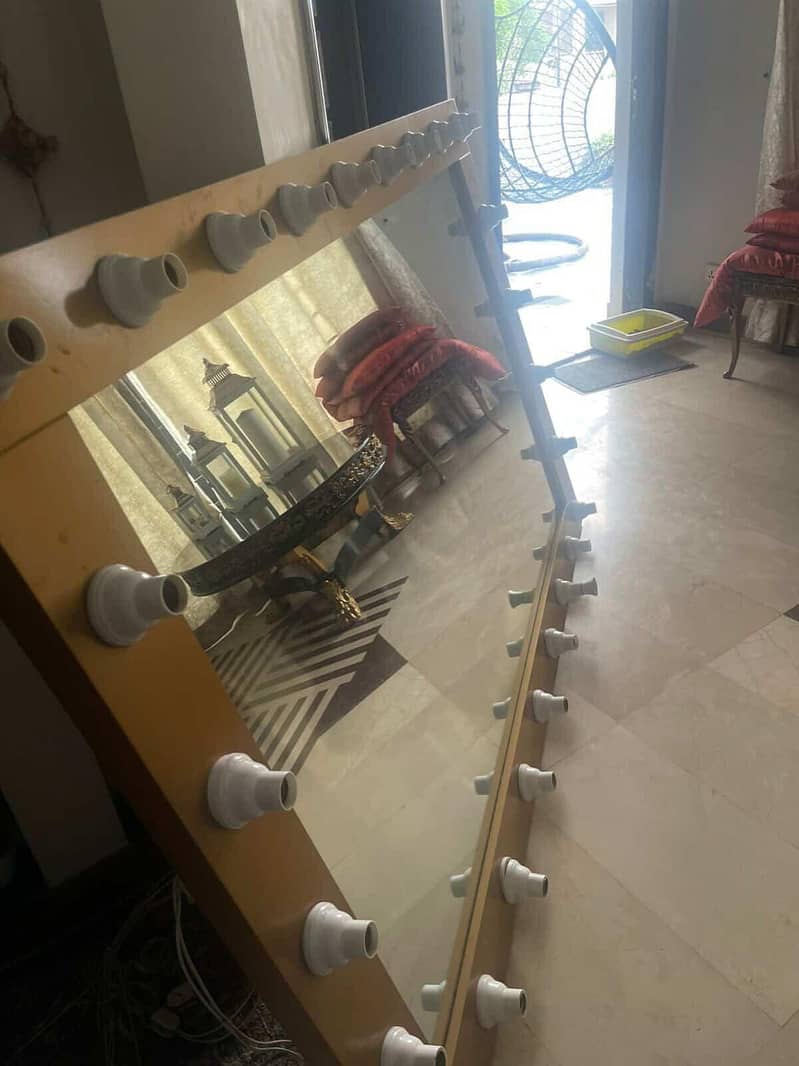 Large mirror 3