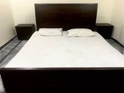 Beautiful little used good quality strong wood bed with two side table