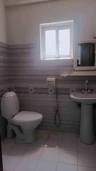 3 Bedrooms flat for rent in G-15 family plza