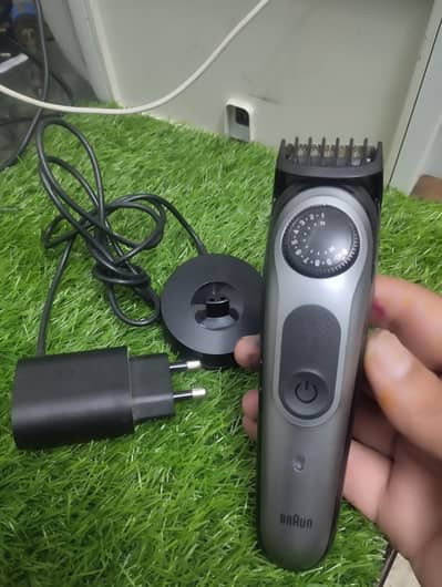 braun 5542 trimmer with stand and charger